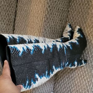 Gianni Bini size 6 black, blue, and white boots.